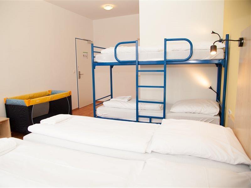 Hotel A&o Hauptbahnhof 2*